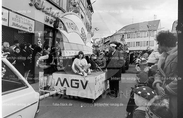1970 Karneval - Kinderzug in Sinzig: KNSN-015274