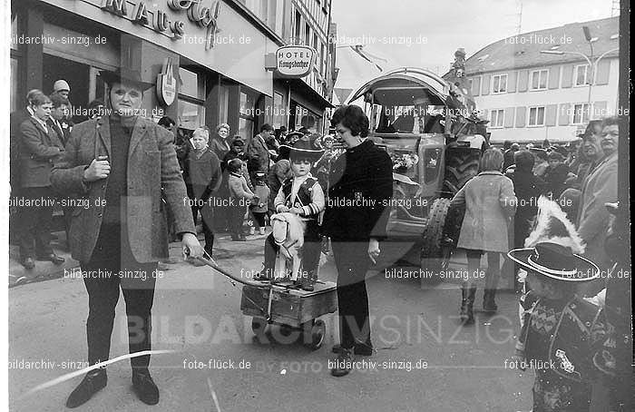 1970 Karneval - Kinderzug in Sinzig: KNSN-015275