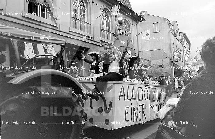 1970 Karneval - Kinderzug in Sinzig: KNSN-015277
