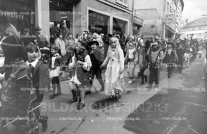 1970 Karneval - Kinderzug in Sinzig: KNSN-015279