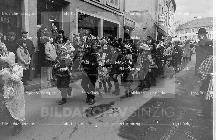 1970 Karneval - Kinderzug in Sinzig: KNSN-015281