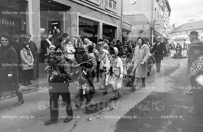1970 Karneval - Kinderzug in Sinzig: KNSN-015282