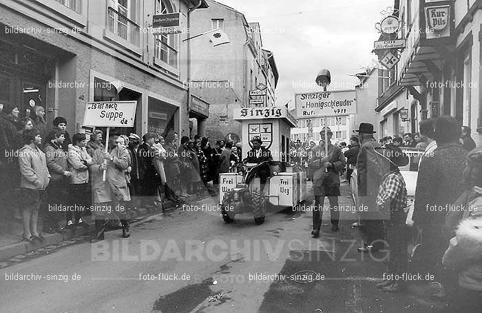 1970 Karneval - Kinderzug in Sinzig: KNSN-015284