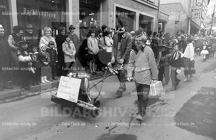 1970 Karneval - Kinderzug in Sinzig: KNSN-015286