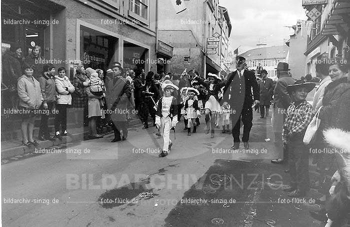 1970 Karneval - Kinderzug in Sinzig: KNSN-015289