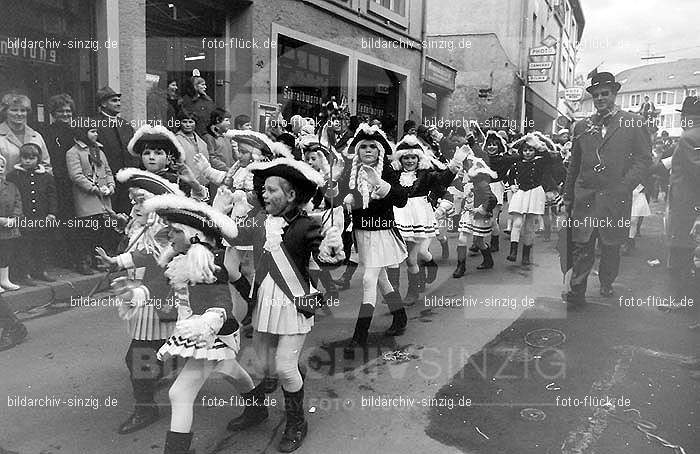 1970 Karneval - Kinderzug in Sinzig: KNSN-015290