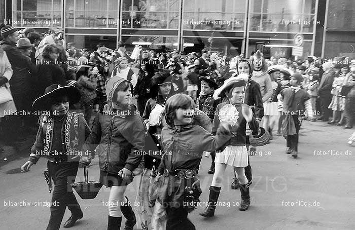 1970 Karneval - Kinderzug in Sinzig: KNSN-015294