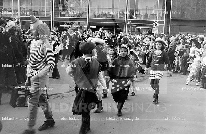 1970 Karneval - Kinderzug in Sinzig: KNSN-015295
