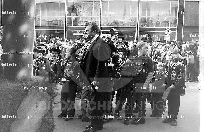 1970 Karneval - Kinderzug in Sinzig: KNSN-015299