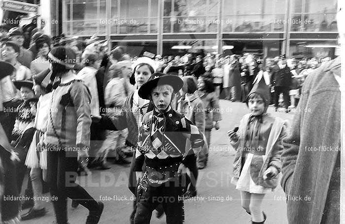 1970 Karneval - Kinderzug in Sinzig: KNSN-015308