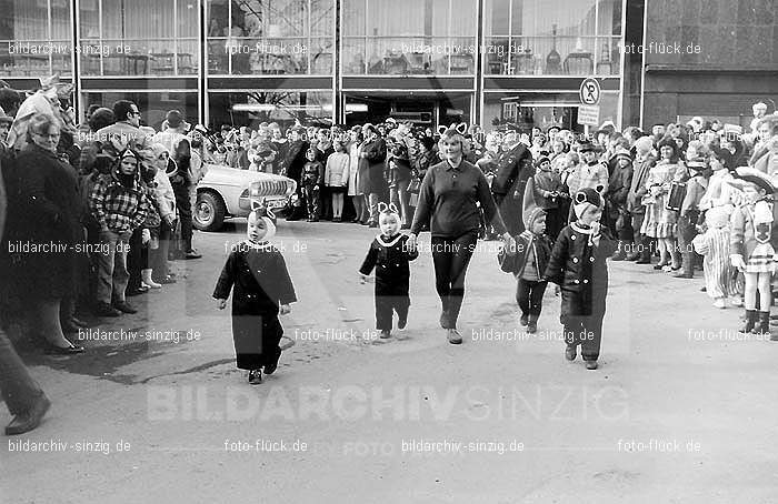1970 Karneval - Kinderzug in Sinzig: KNSN-015309