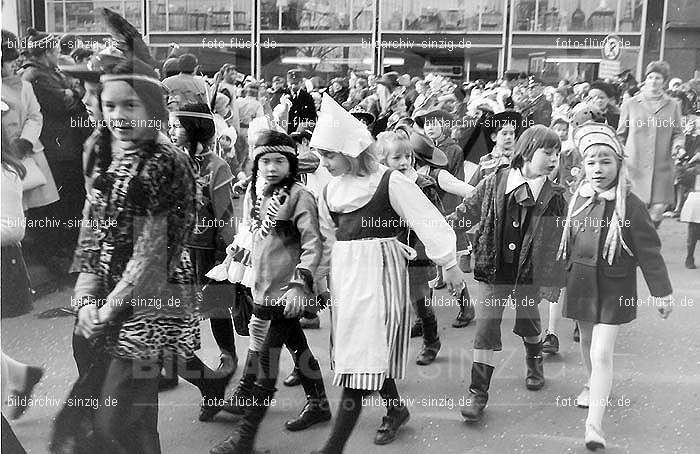 1970 Karneval - Kinderzug in Sinzig: KNSN-015313