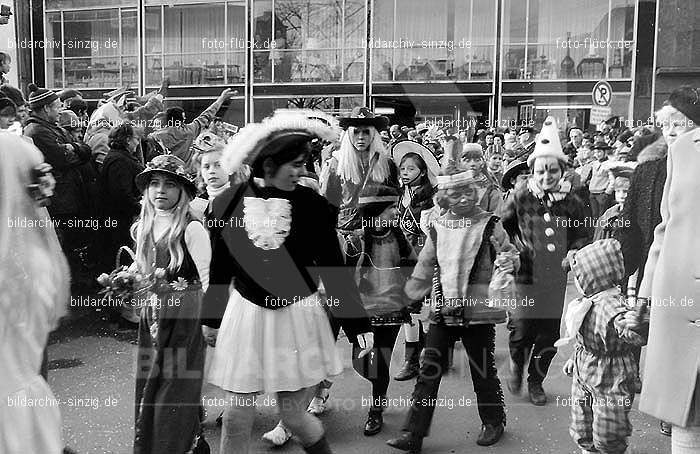 1970 Karneval - Kinderzug in Sinzig: KNSN-015315