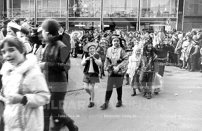 1970 Karneval - Kinderzug in Sinzig: KNSN-015319