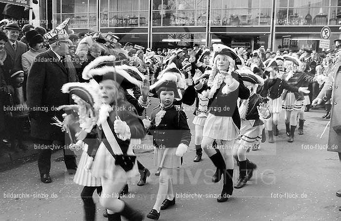 1970 Karneval - Kinderzug in Sinzig: KNSN-015324