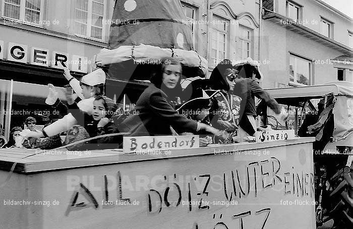 1970 Karneval - Kinderzug in Sinzig: KNSN-015327