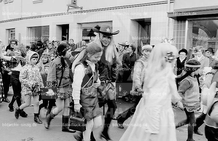 1970 Karneval - Kinderzug in Sinzig: KNSN-015330