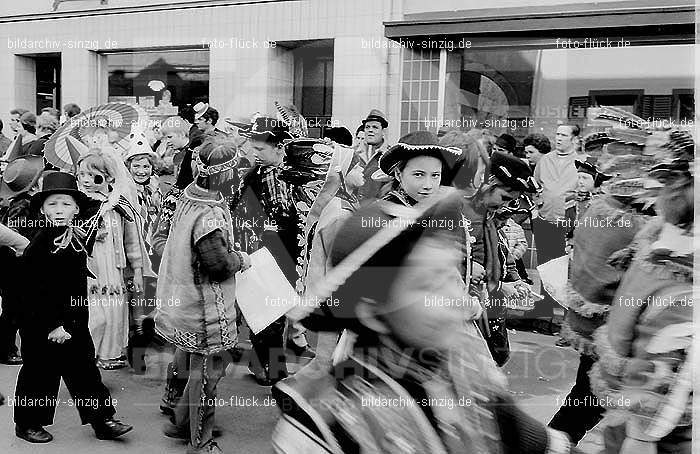 1970 Karneval - Kinderzug in Sinzig: KNSN-015339