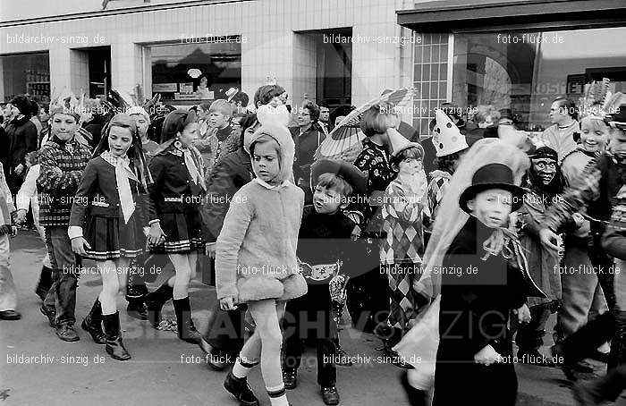 1970 Karneval - Kinderzug in Sinzig: KNSN-015340