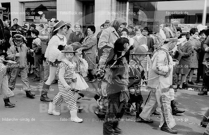 1970 Karneval - Kinderzug in Sinzig: KNSN-015341