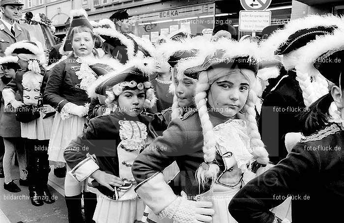 1970 Karneval - Kinderzug in Sinzig: KNSN-015343