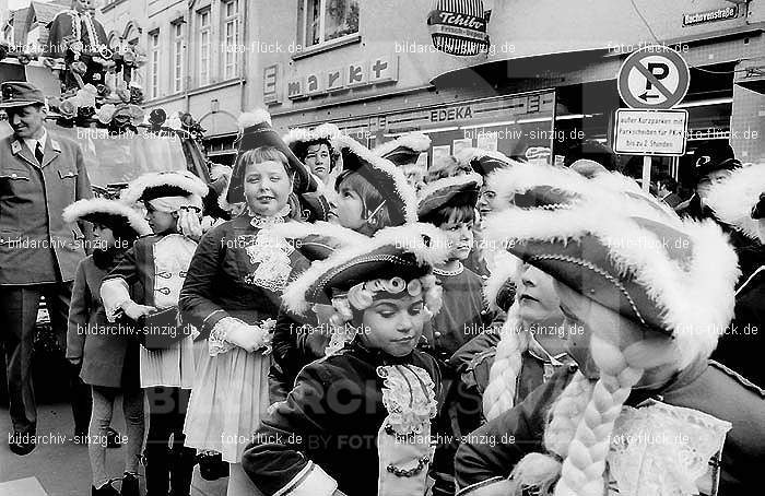 1970 Karneval - Kinderzug in Sinzig: KNSN-015344