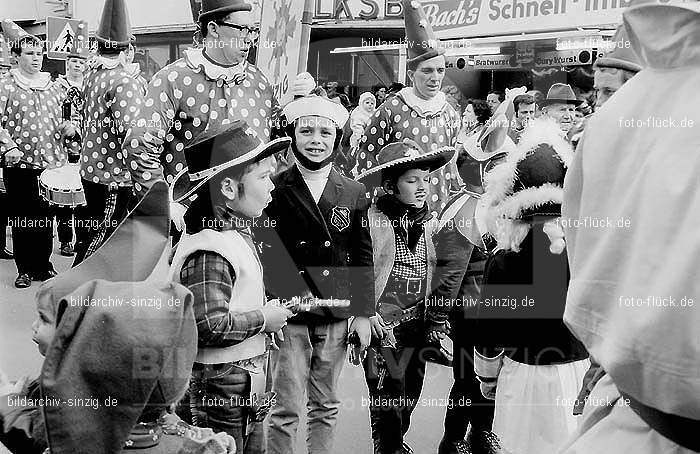 1970 Karneval - Kinderzug in Sinzig: KNSN-015346