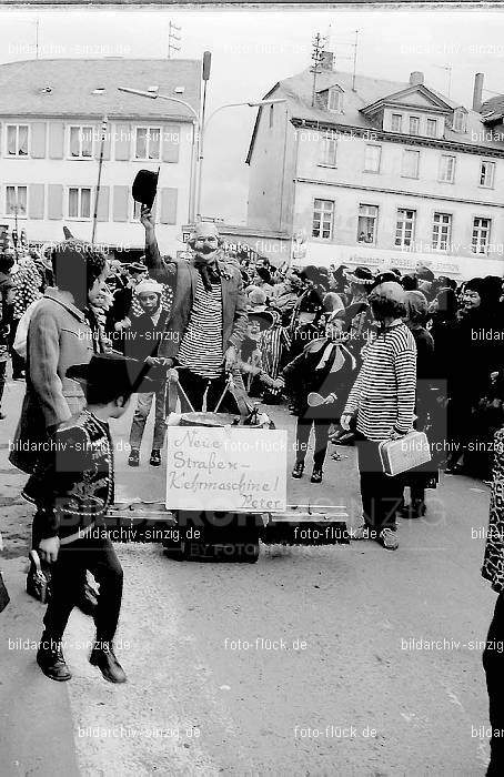 1970 Karneval - Kinderzug in Sinzig: KNSN-015347