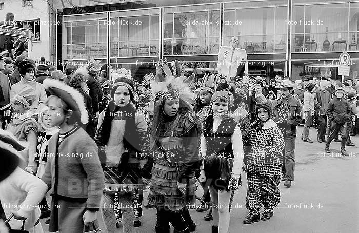 1970 Karneval - Kinderzug in Sinzig: KNSN-015351