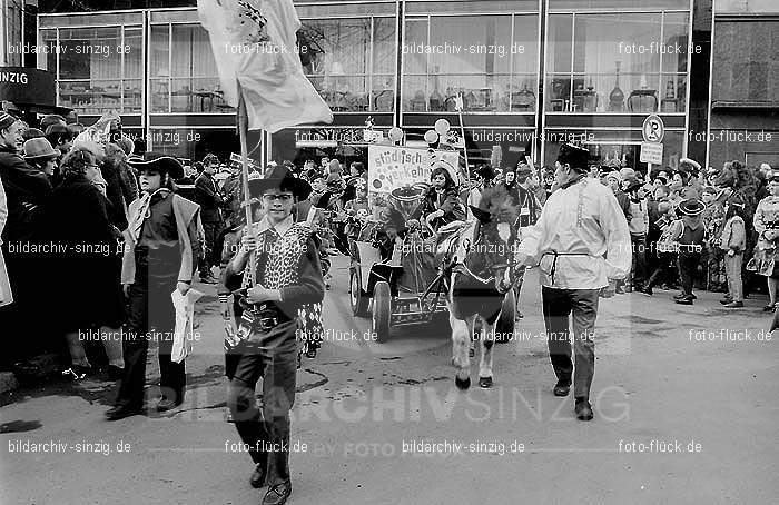 1970 Karneval - Kinderzug in Sinzig: KNSN-015353