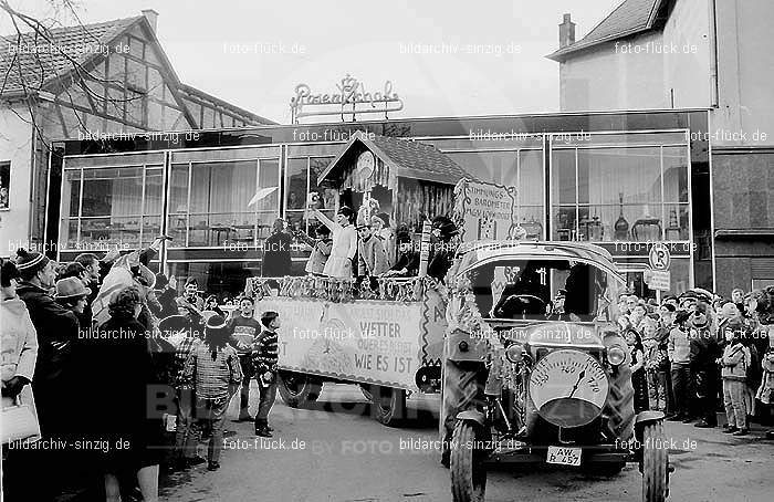 1970 Karneval - Kinderzug in Sinzig: KNSN-015356