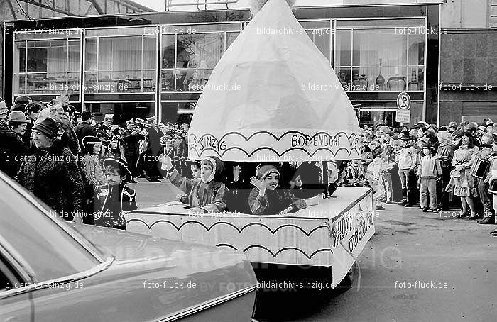 1970 Karneval - Kinderzug in Sinzig: KNSN-015358