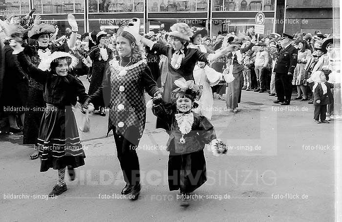1970 Karneval - Kinderzug in Sinzig: KNSN-015359