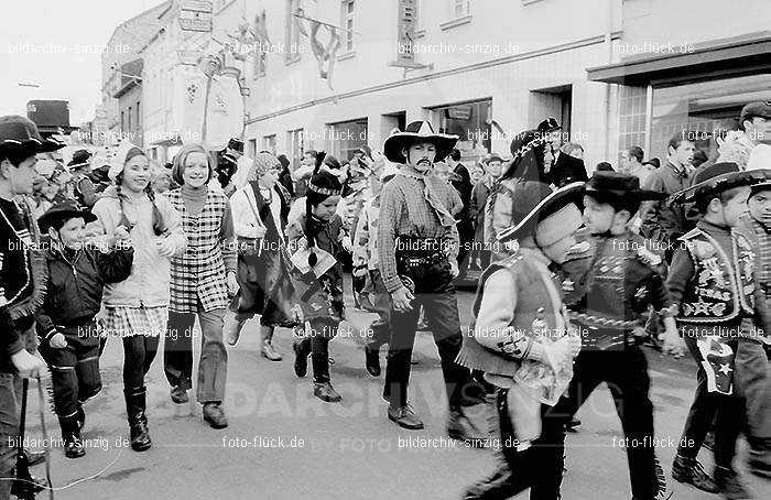 1970 Karneval - Kinderzug in Sinzig: KNSN-015362