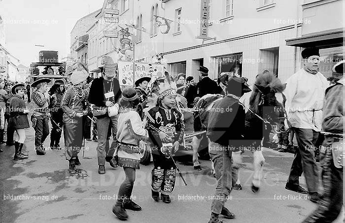 1970 Karneval - Kinderzug in Sinzig: KNSN-015363
