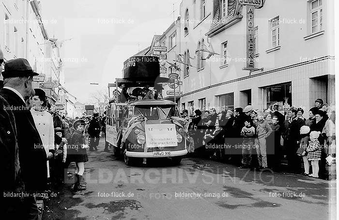 1970 Karneval - Kinderzug in Sinzig: KNSN-015364
