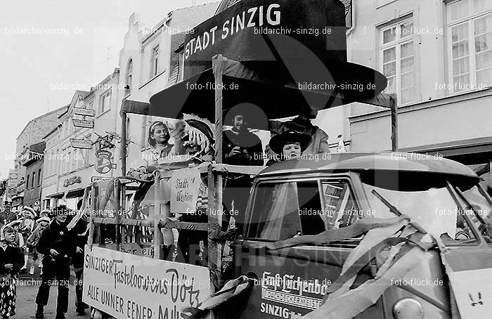 1970 Karneval - Kinderzug in Sinzig: KNSN-015365