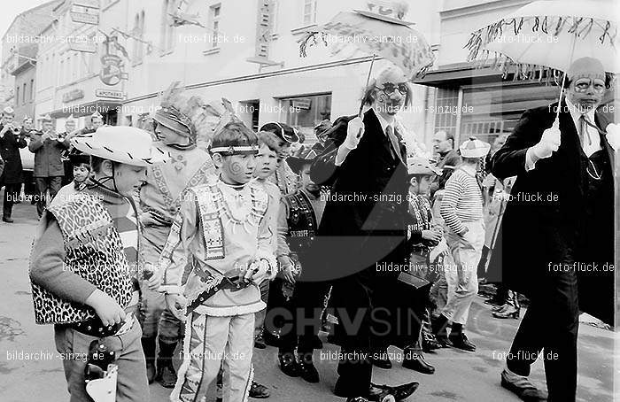 1970 Karneval - Kinderzug in Sinzig: KNSN-015375