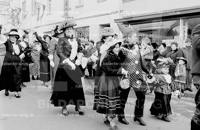 1970 Karneval - Kinderzug in Sinzig: KNSN-015377