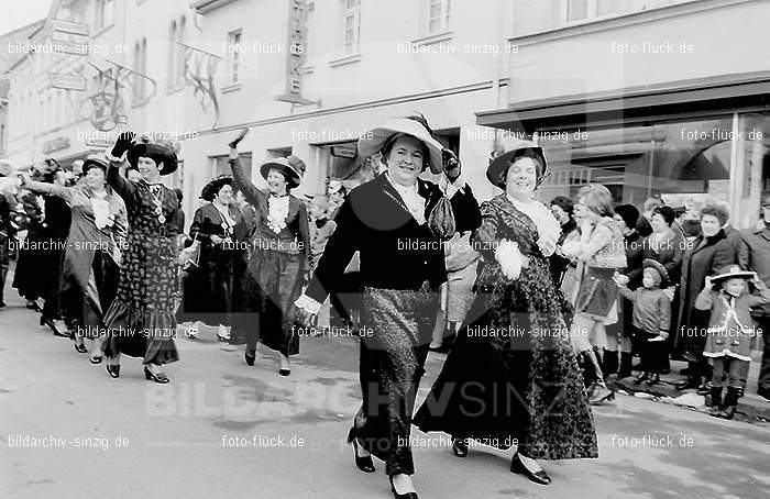 1970 Karneval - Kinderzug in Sinzig: KNSN-015378