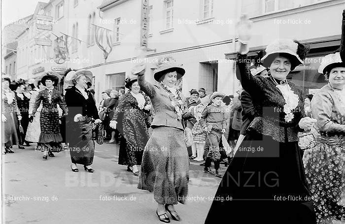 1970 Karneval - Kinderzug in Sinzig: KNSN-015380