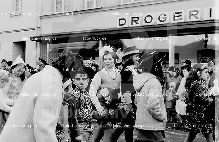 1970 Karneval - Kinderzug in Sinzig: KNSN-015388