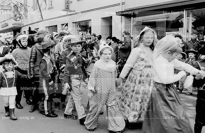 1970 Karneval - Kinderzug in Sinzig: KNSN-015389