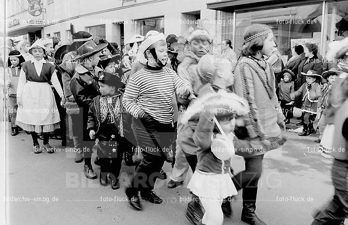 1970 Karneval - Kinderzug in Sinzig: KNSN-015390