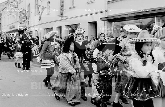 1970 Karneval - Kinderzug in Sinzig: KNSN-015394