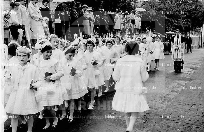 Kinder Kommunion in Sinzig in den 50er und 60er Jahren: KNKMSN-001542