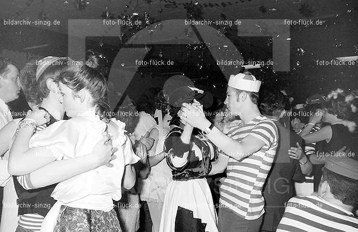 1970 Karneval im Sportverein: KRSP-015462