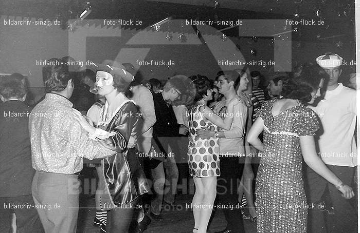 1970 Karneval im Sportverein: KRSP-015466