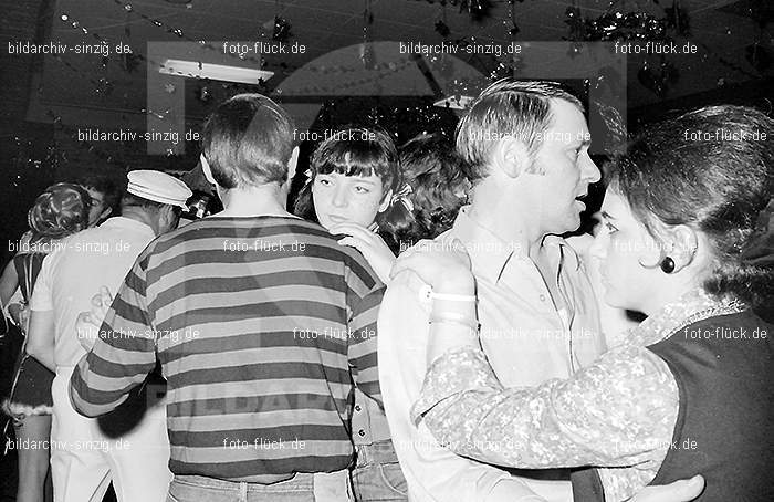 1970 Karneval im Sportverein: KRSP-015477