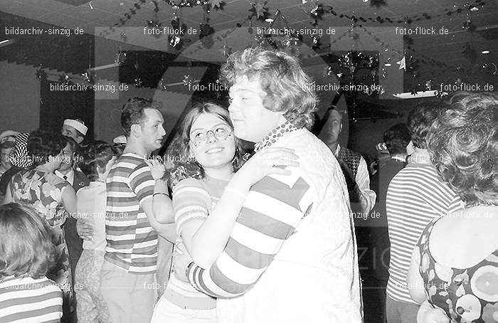 1970 Karneval im Sportverein: KRSP-015488